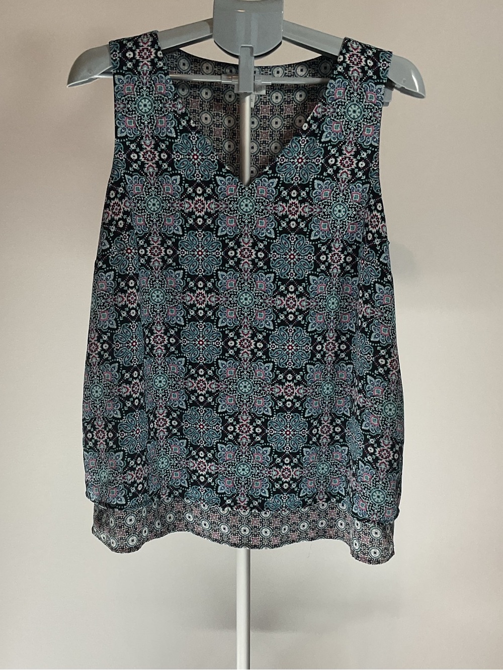 J.Jill Medium Sleeveless Mosaic Print V-Neck Blouse Tank Top
